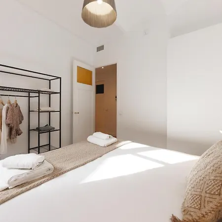 Bravissimo Santa Clara 53, 3-bedroom Near Placa Independencia Girona